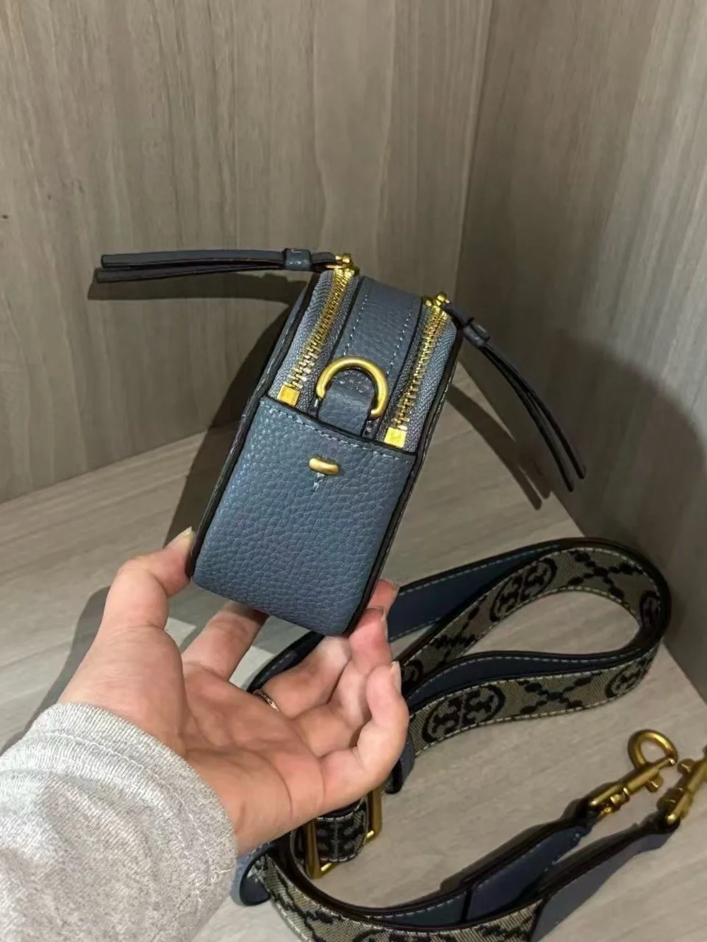 Tory Burch compact pebbled